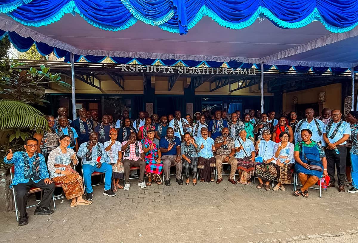 Learn & Share Program group photo.